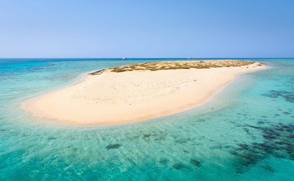 8Private Boat Trip in Red Sea – Snorkeling & BBQ (Private Yacht)